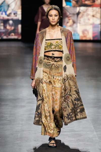 Look 9